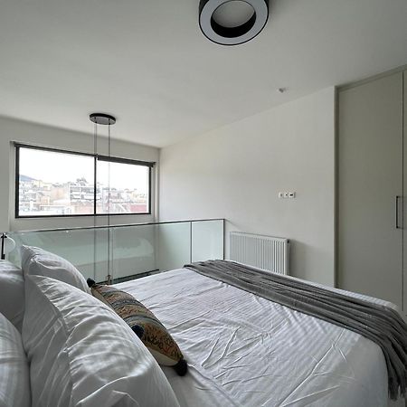 Gleaming Apartments Near Athens Metro Mall Atenas Exterior foto
