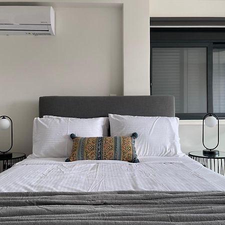 Gleaming Apartments Near Athens Metro Mall Atenas Exterior foto