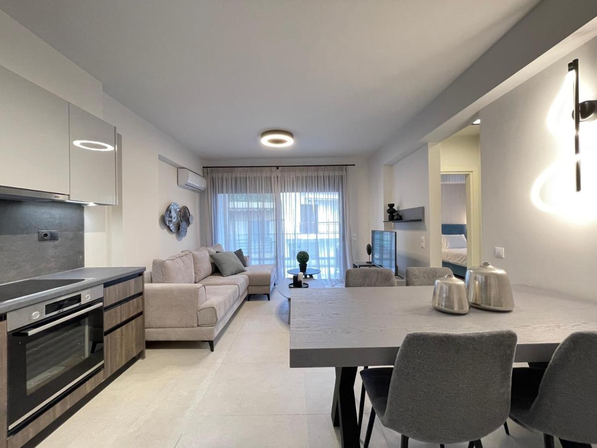 Gleaming Apartments Near Athens Metro Mall Atenas Exterior foto