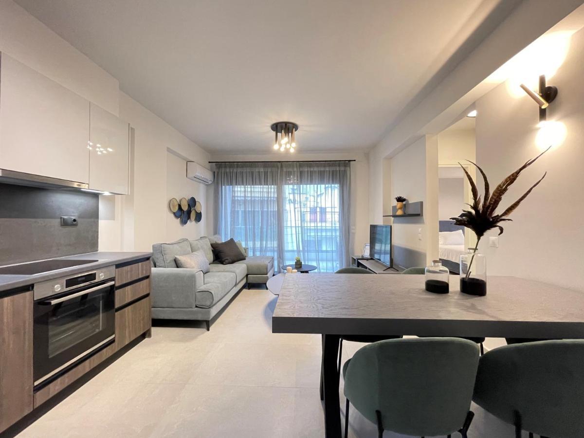 Gleaming Apartments Near Athens Metro Mall Atenas Exterior foto