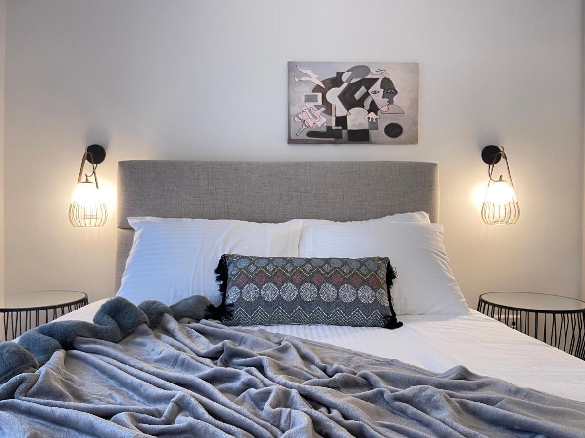 Gleaming Apartments Near Athens Metro Mall Atenas Exterior foto