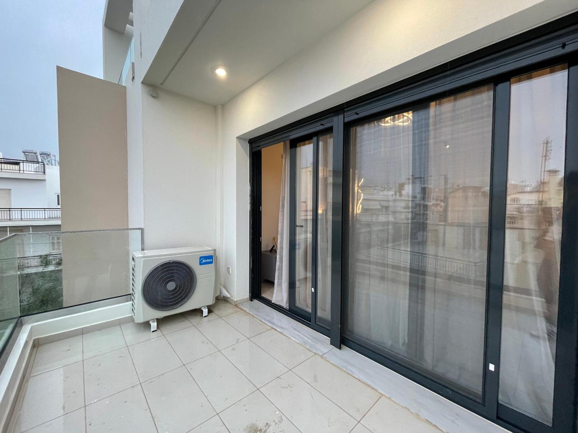 Gleaming Apartments Near Athens Metro Mall Atenas Exterior foto